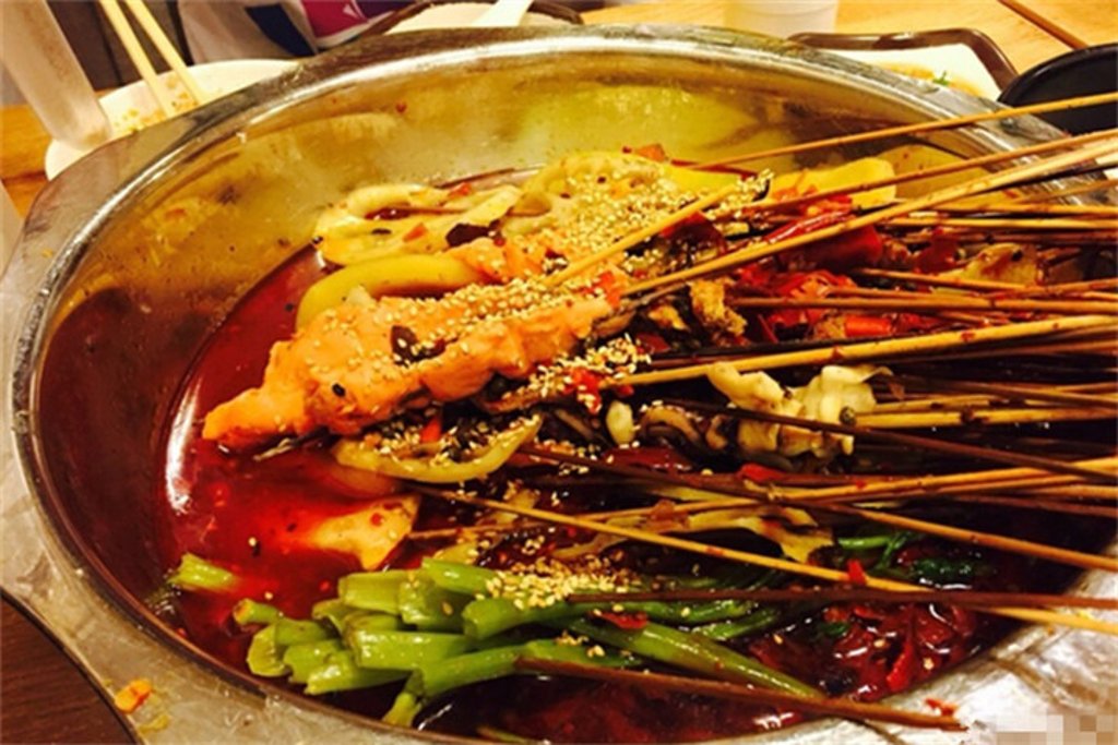 ‘ag亚娱官网’辽阳田野现60米高神秘大楼 系输水工程稳压溢流塔(图4) ag亚娱官网